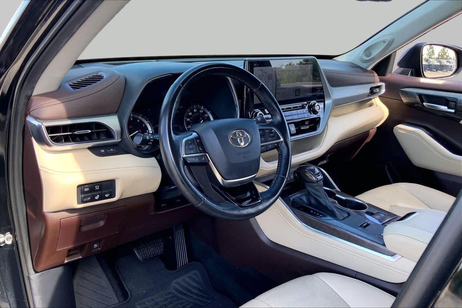 2021 Toyota Highlander Platinum Midnight Black Metallic at HGreg Houston