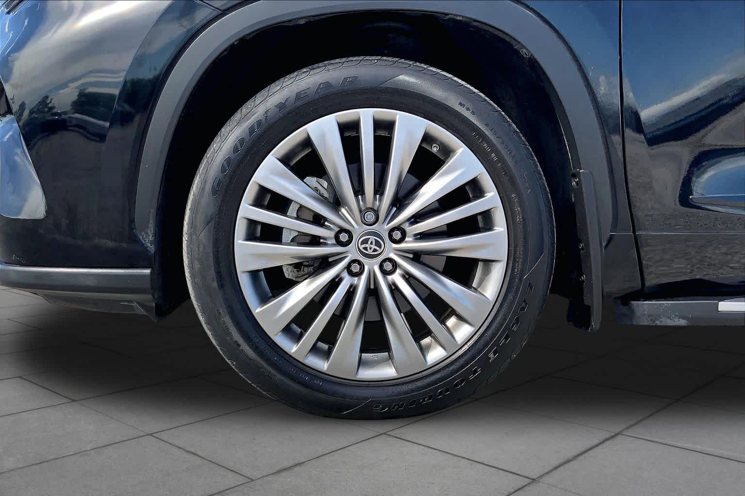 2021 Toyota Highlander Platinum Midnight Black Metallic at HGreg Houston