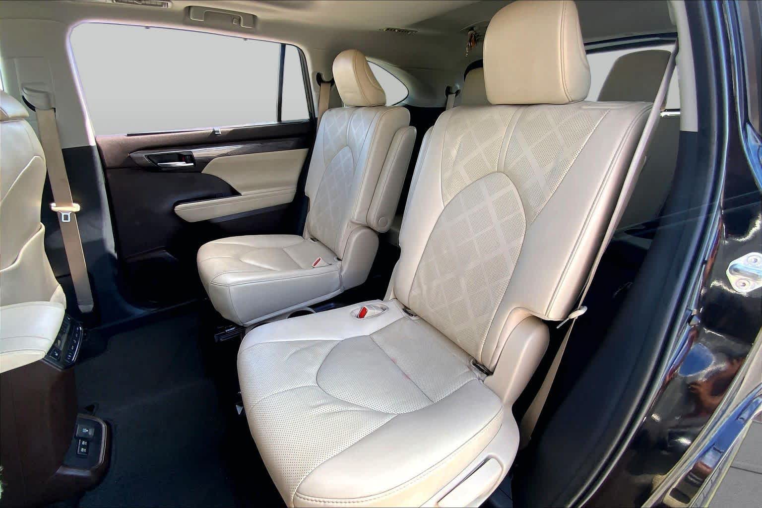 2021 Toyota Highlander Platinum Midnight Black Metallic at HGreg Houston