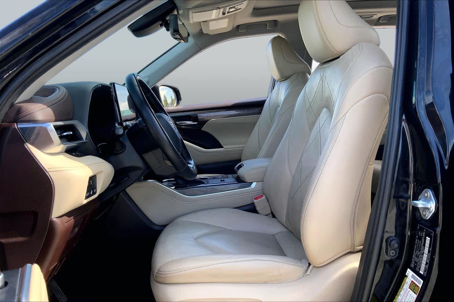 2021 Toyota Highlander Platinum Midnight Black Metallic at HGreg Houston
