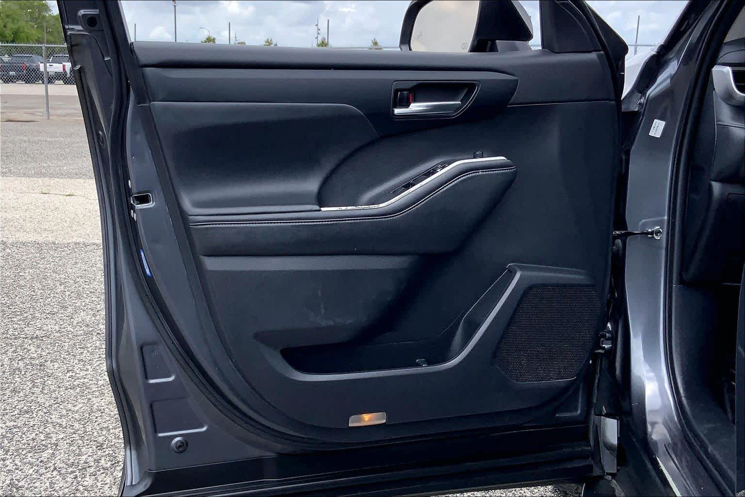 2021 Toyota Highlander Hybrid XLE Magnetic Gray Metallic at HGreg Houston