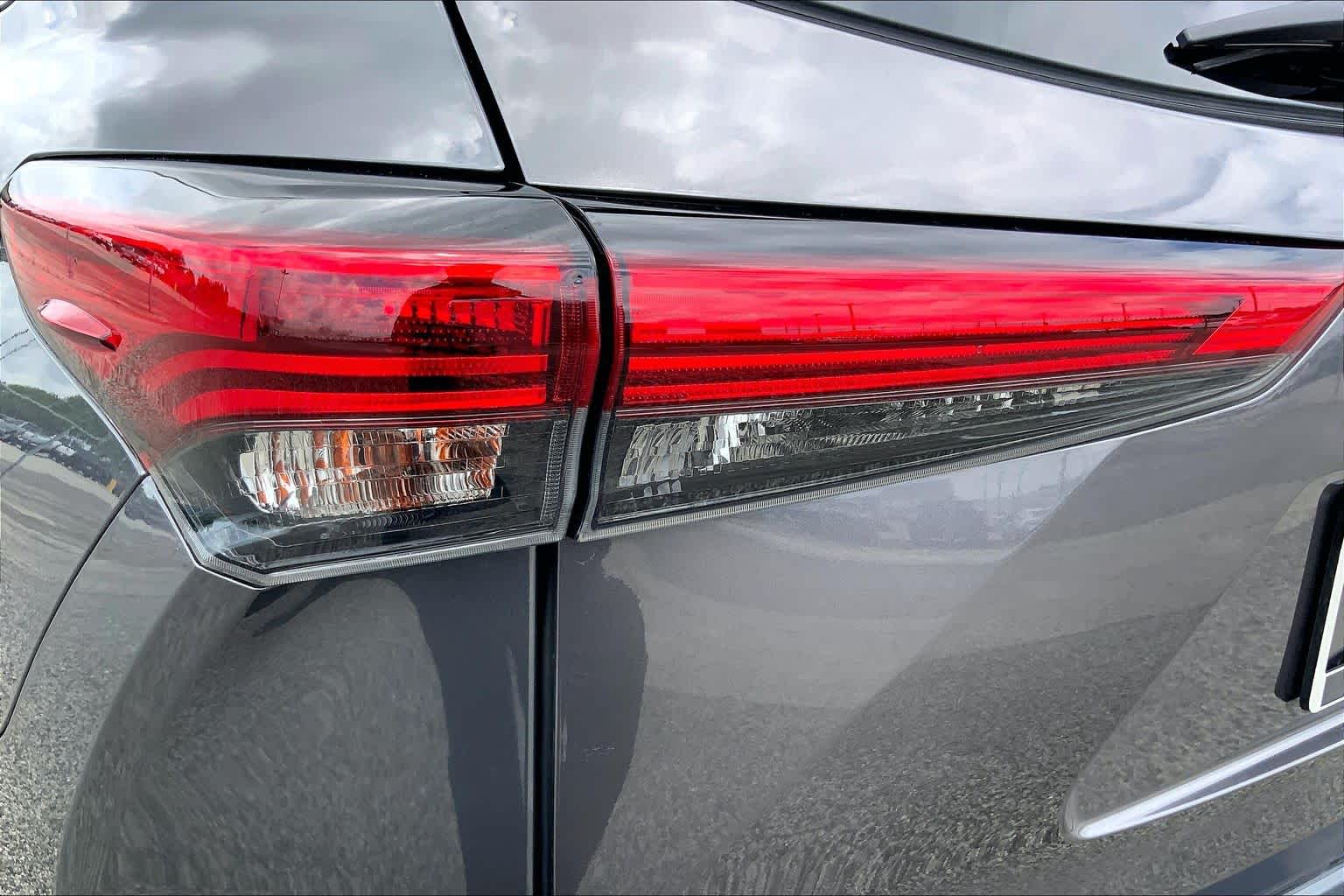 2021 Toyota Highlander Hybrid XLE Magnetic Gray Metallic at HGreg Houston