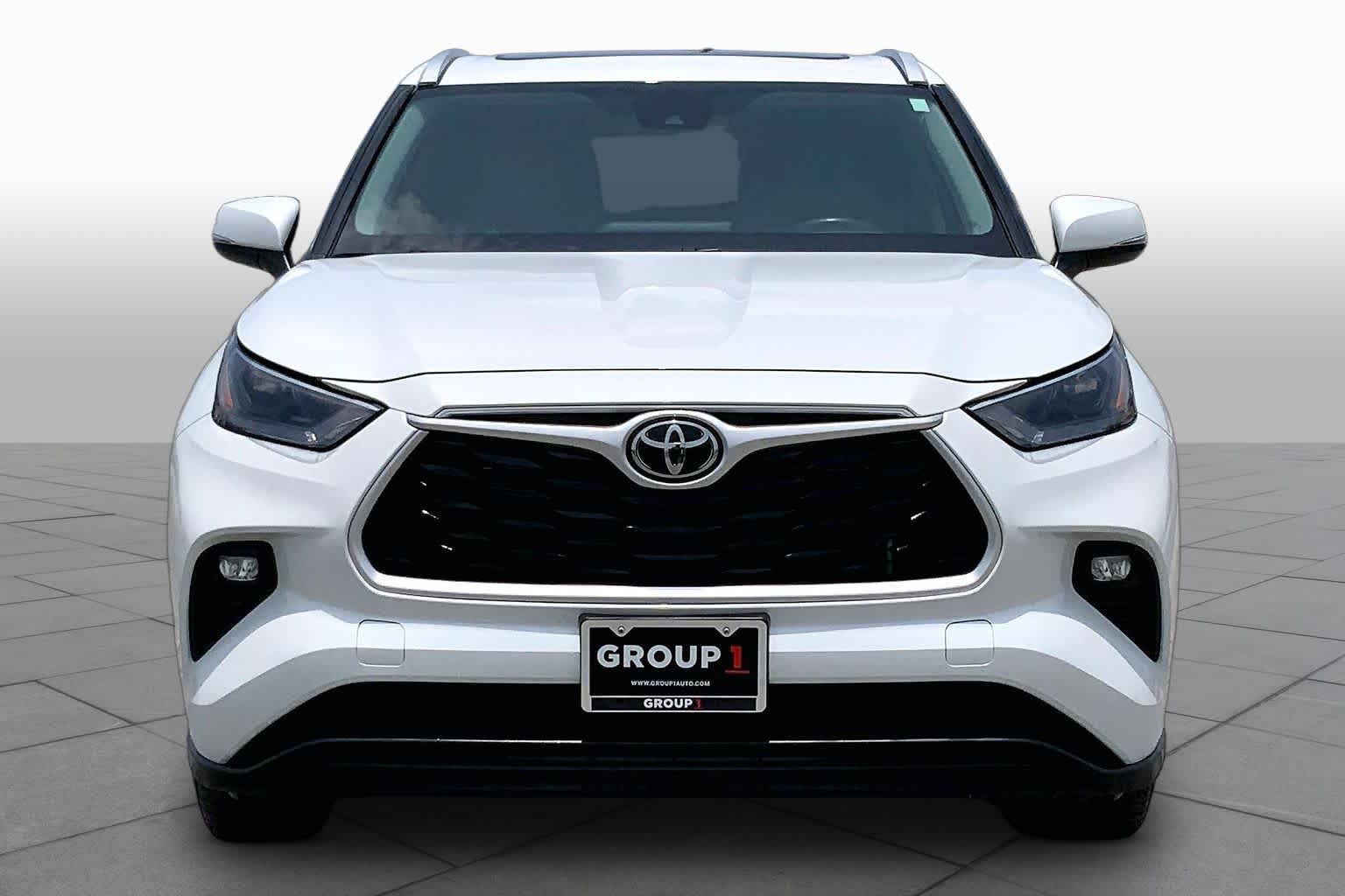 2022 Toyota Highlander XLE Wind Chill Pearl at AutoNation USA Katy
