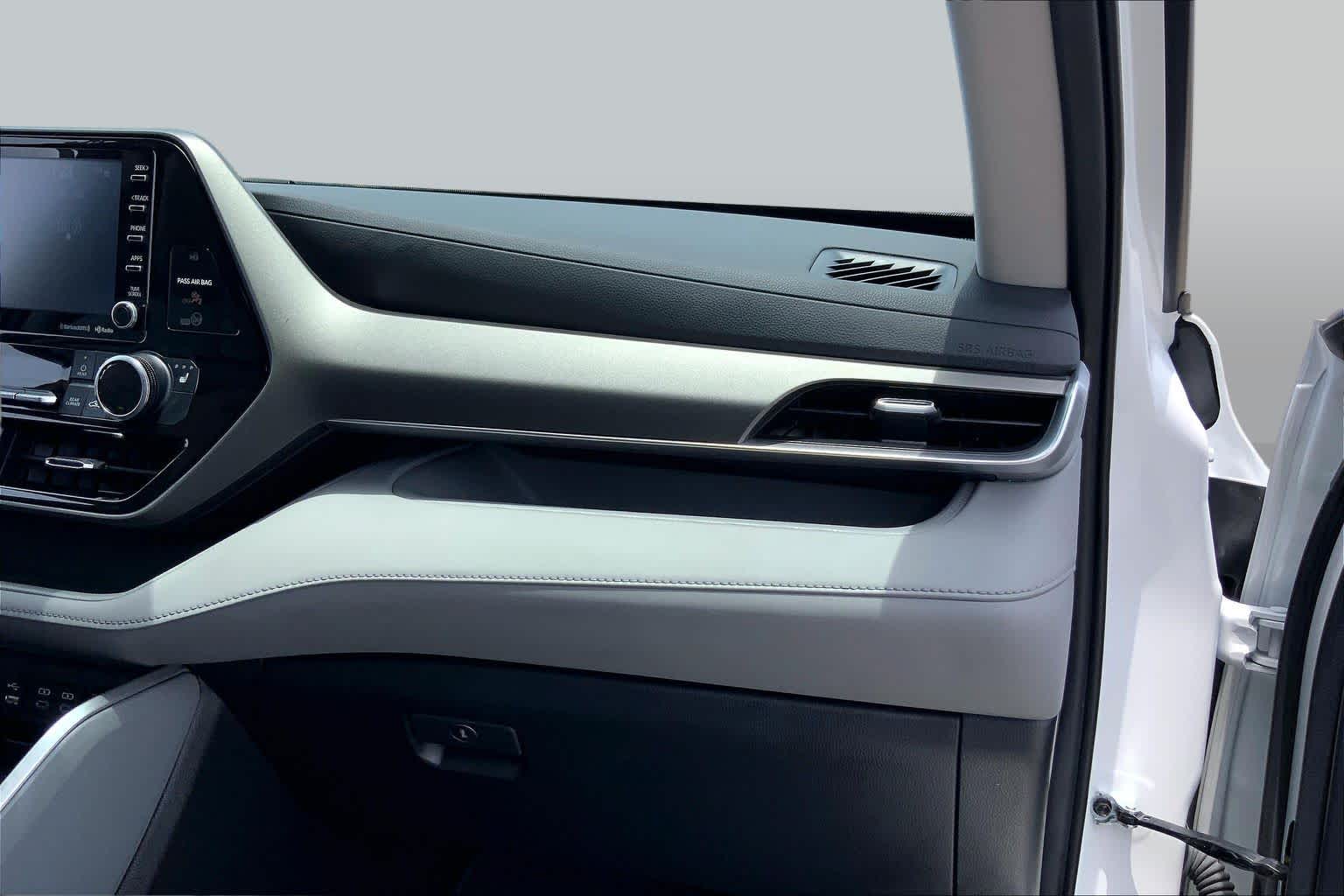 2022 Toyota Highlander XLE Wind Chill Pearl at AutoNation USA Katy