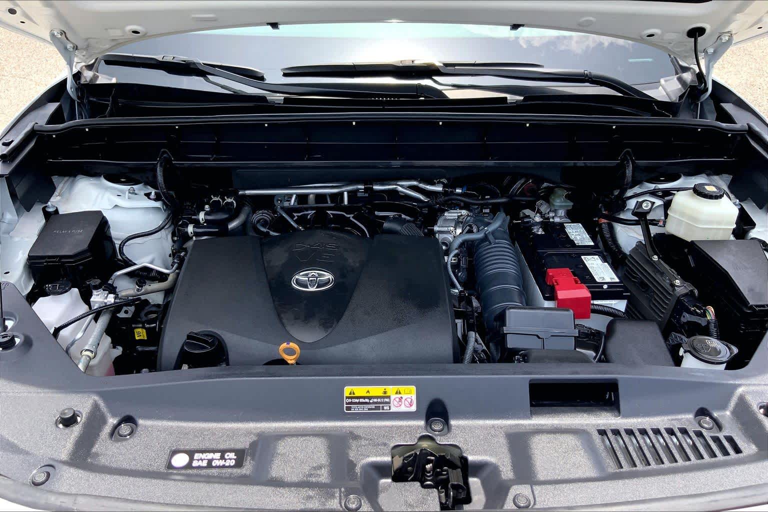 2022 Toyota Highlander XLE Wind Chill Pearl at AutoNation USA Katy