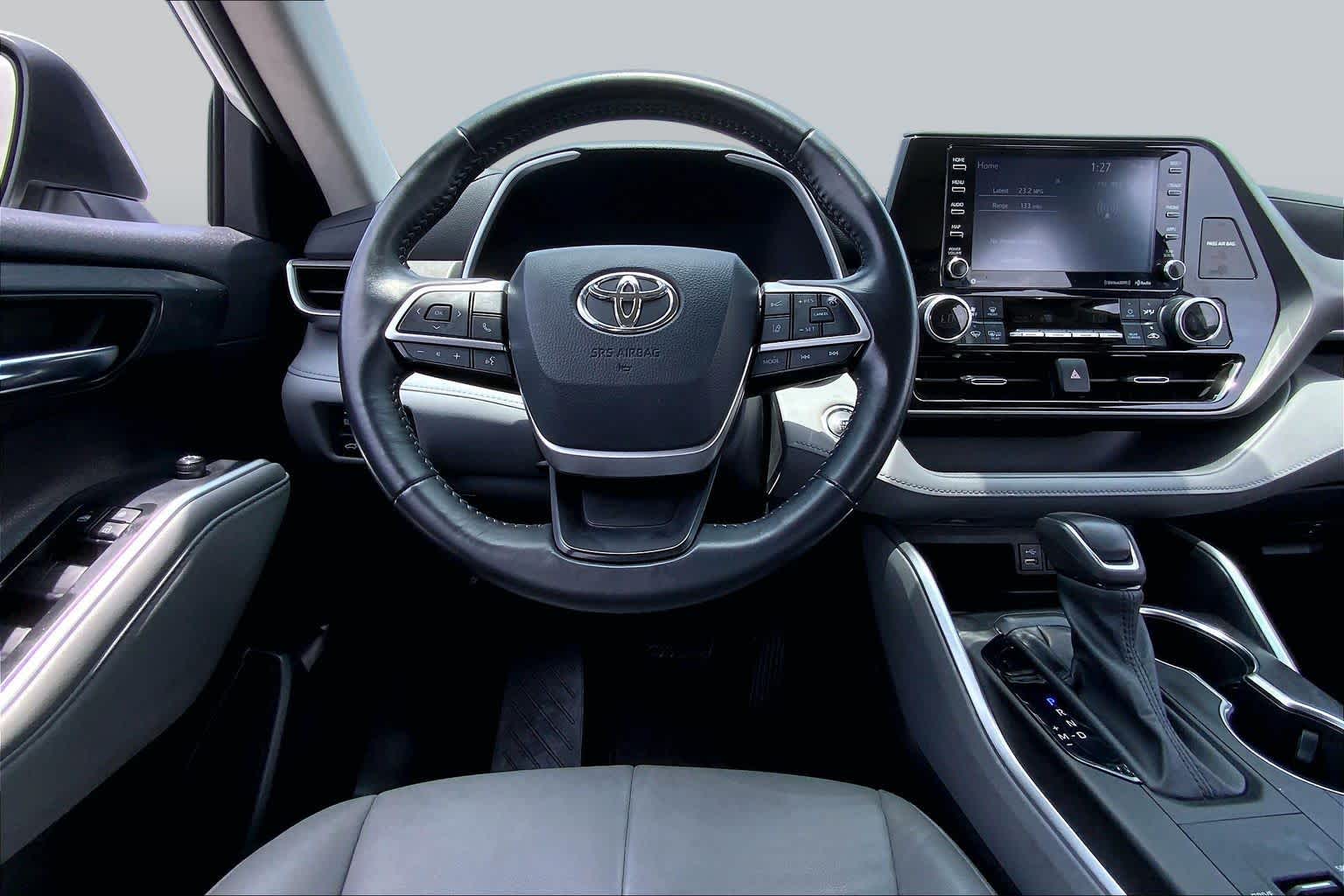 2022 Toyota Highlander XLE Wind Chill Pearl at AutoNation USA Katy