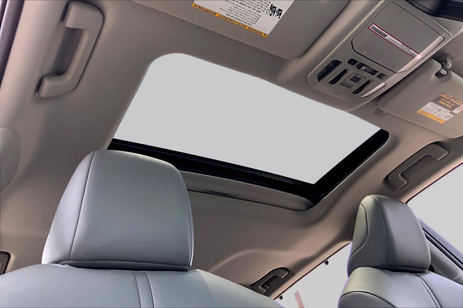 2022 Toyota Highlander XLE Wind Chill Pearl at AutoNation USA Katy
