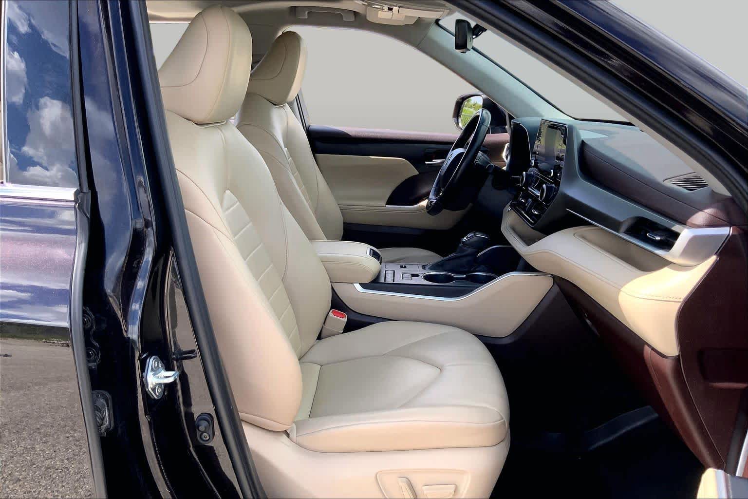 2020 Toyota Highlander XLE Opulent Amber at Group 1 Toyota Southwest
