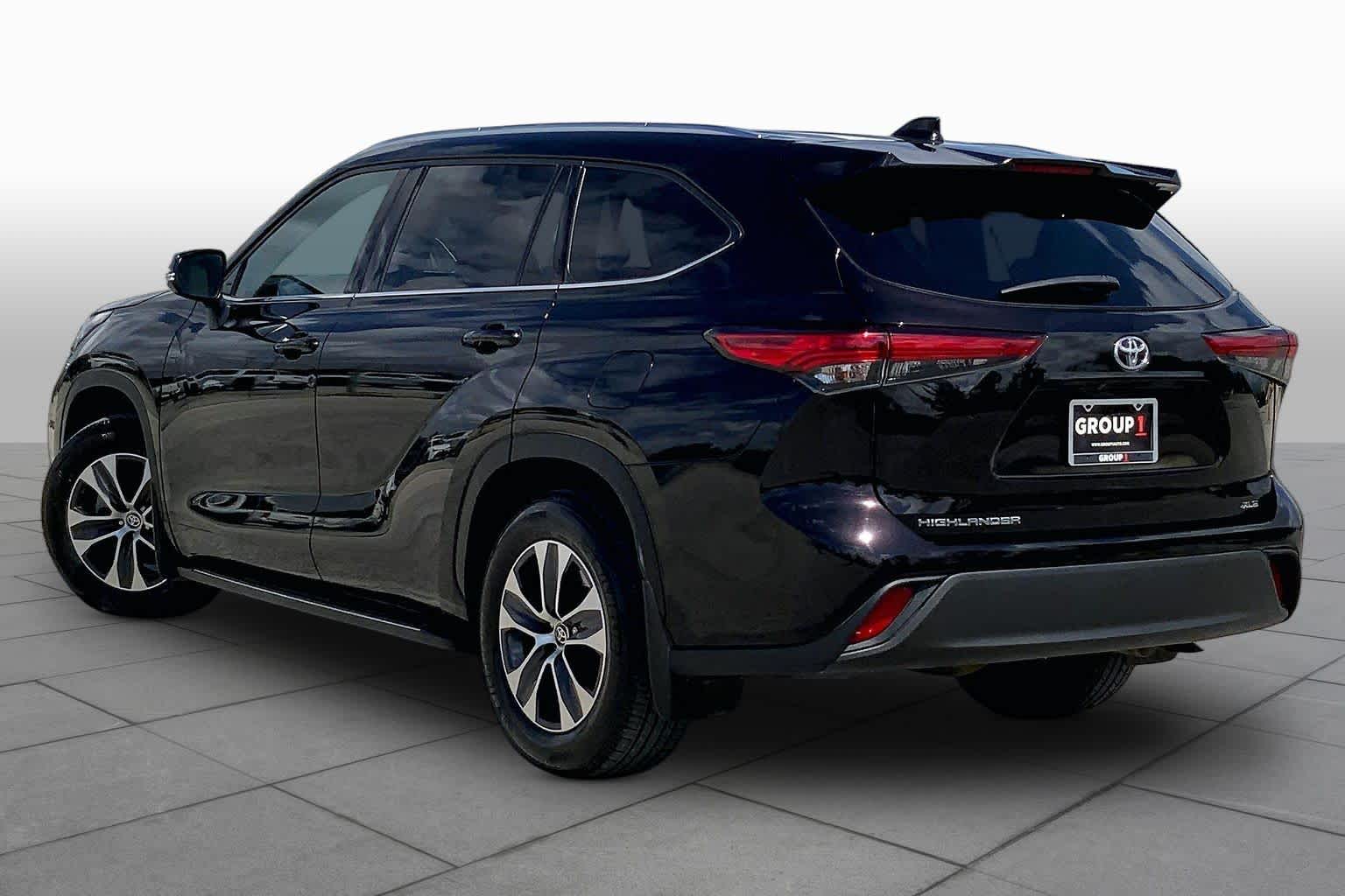 2020 Toyota Highlander XLE Opulent Amber at Group 1 Toyota Southwest