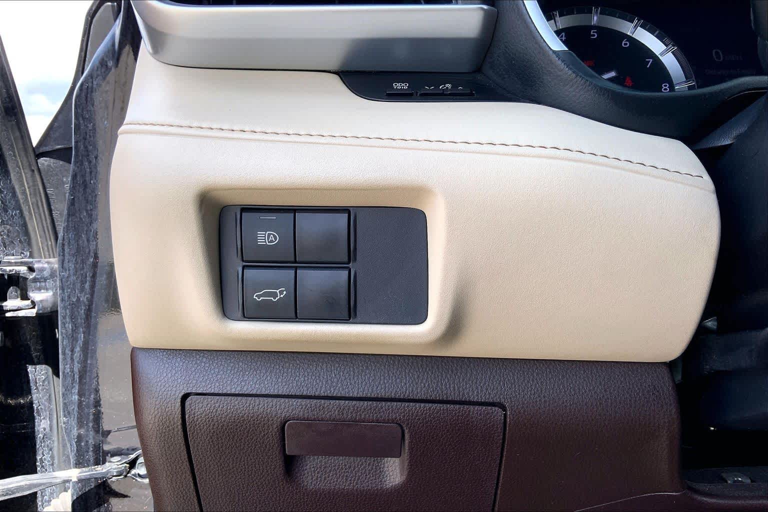 2020 Toyota Highlander XLE Opulent Amber at Group 1 Toyota Southwest