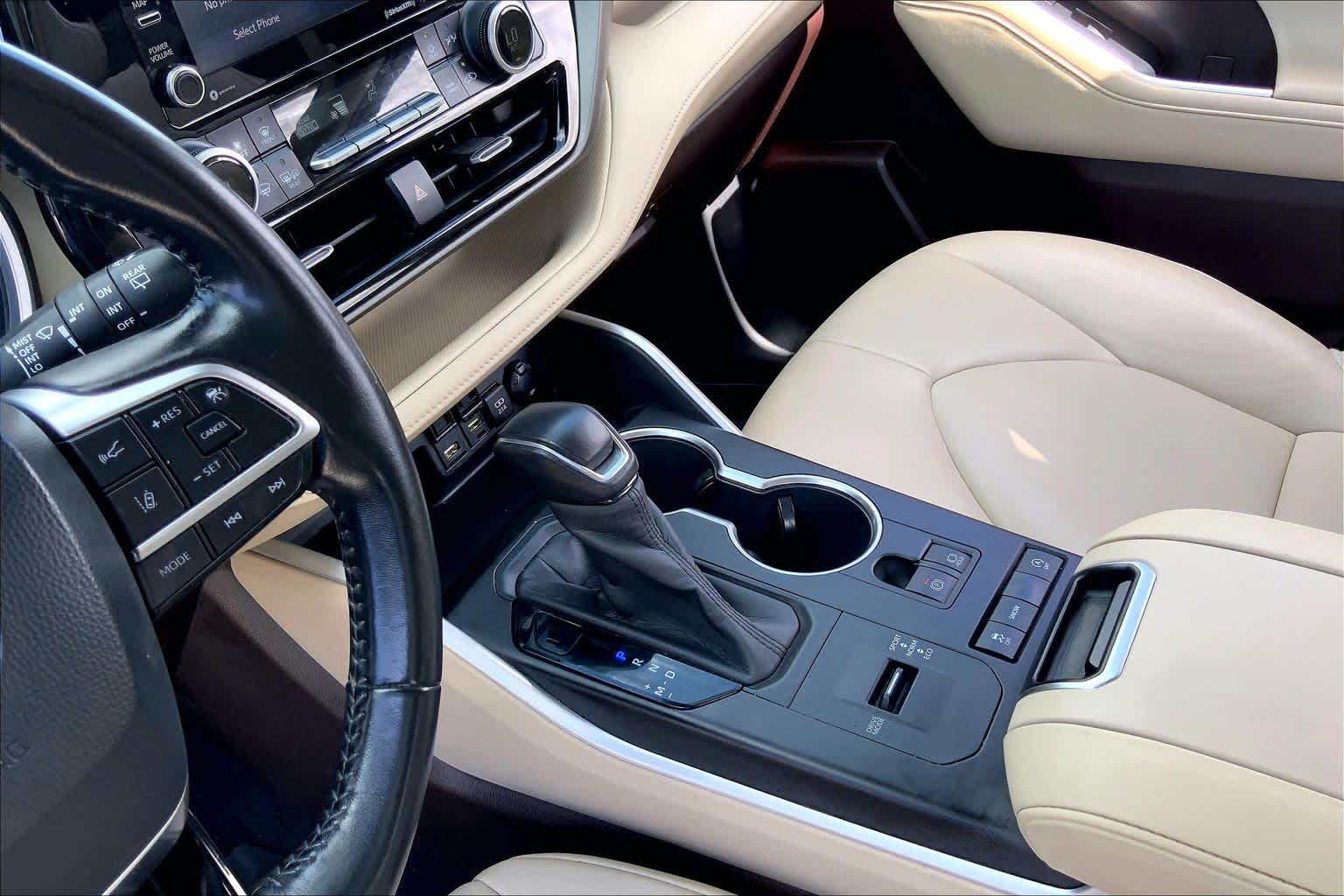 2020 Toyota Highlander XLE Opulent Amber at Group 1 Toyota Southwest