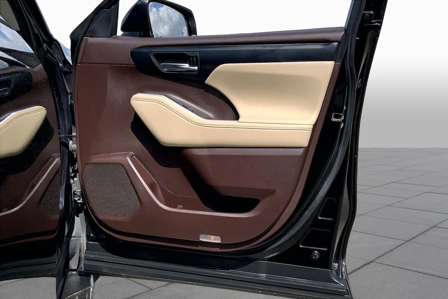 2020 Toyota Highlander XLE Opulent Amber at Group 1 Toyota Southwest