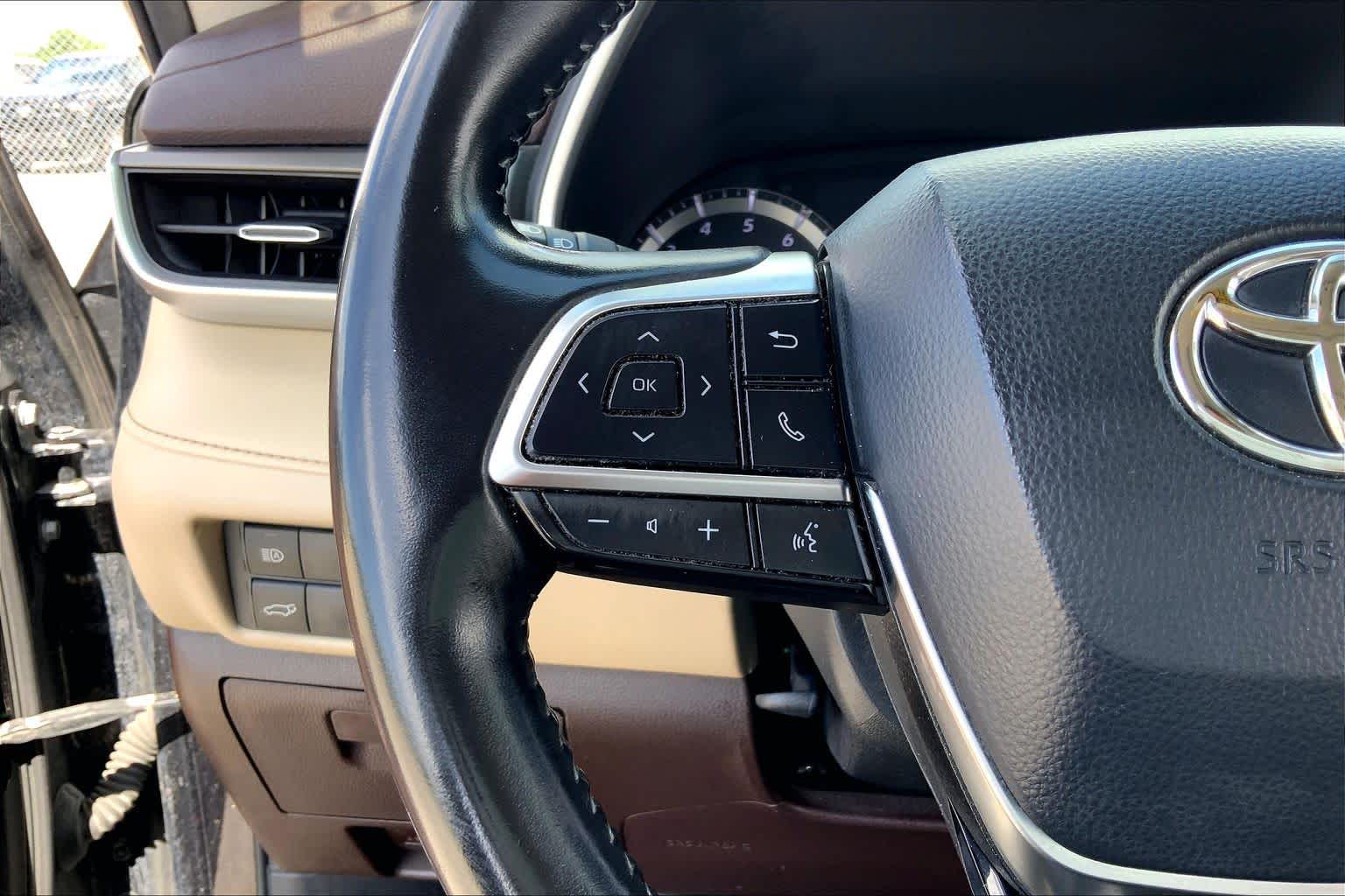2020 Toyota Highlander XLE Opulent Amber at Group 1 Toyota Southwest