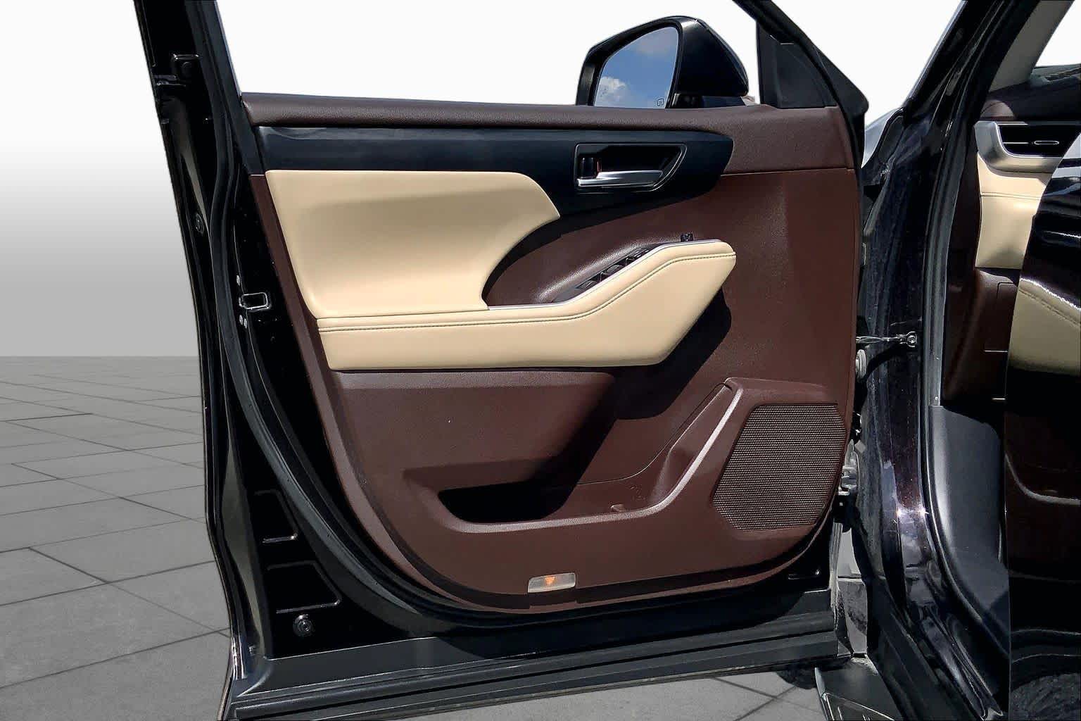 2020 Toyota Highlander XLE Opulent Amber at Group 1 Toyota Southwest