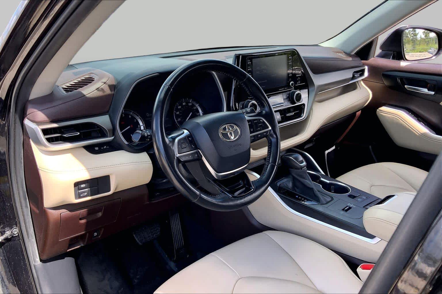 2020 Toyota Highlander XLE Opulent Amber at Group 1 Toyota Southwest
