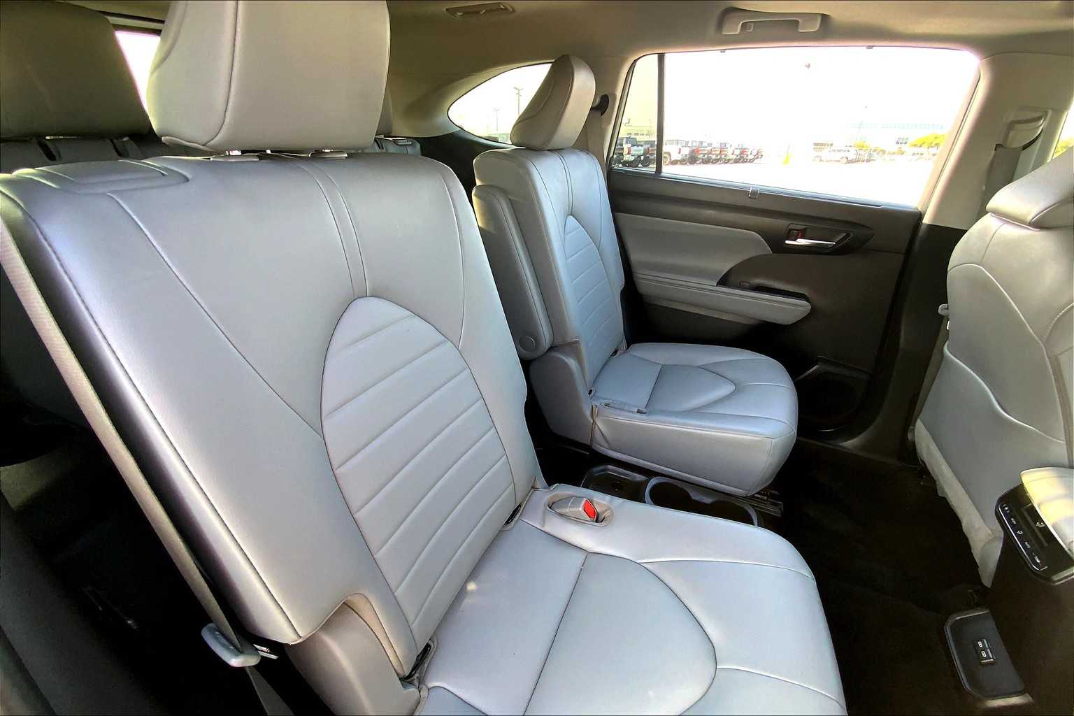 2022 Toyota Highlander XLE Celestial Silver Metallic at AutoNation Toyota Gulf Fwy
