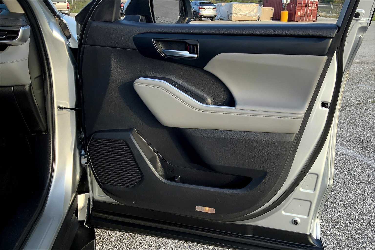 2022 Toyota Highlander XLE Celestial Silver Metallic at AutoNation Toyota Gulf Fwy