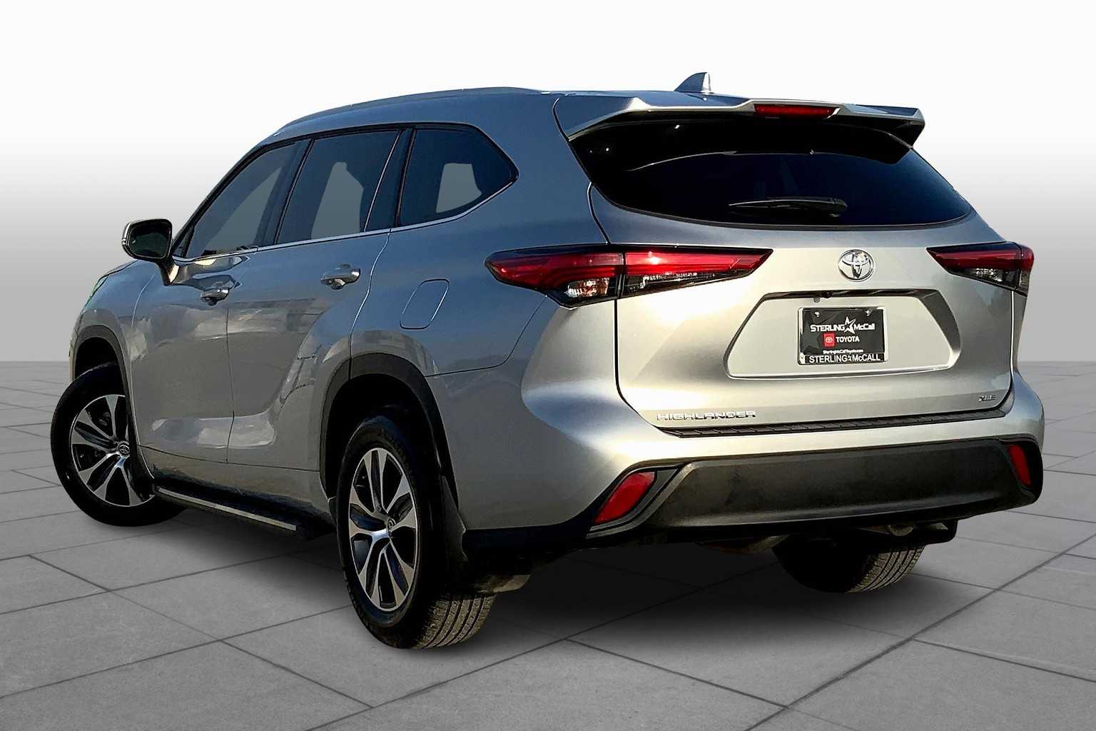 2022 Toyota Highlander XLE Celestial Silver Metallic at AutoNation Toyota Gulf Fwy