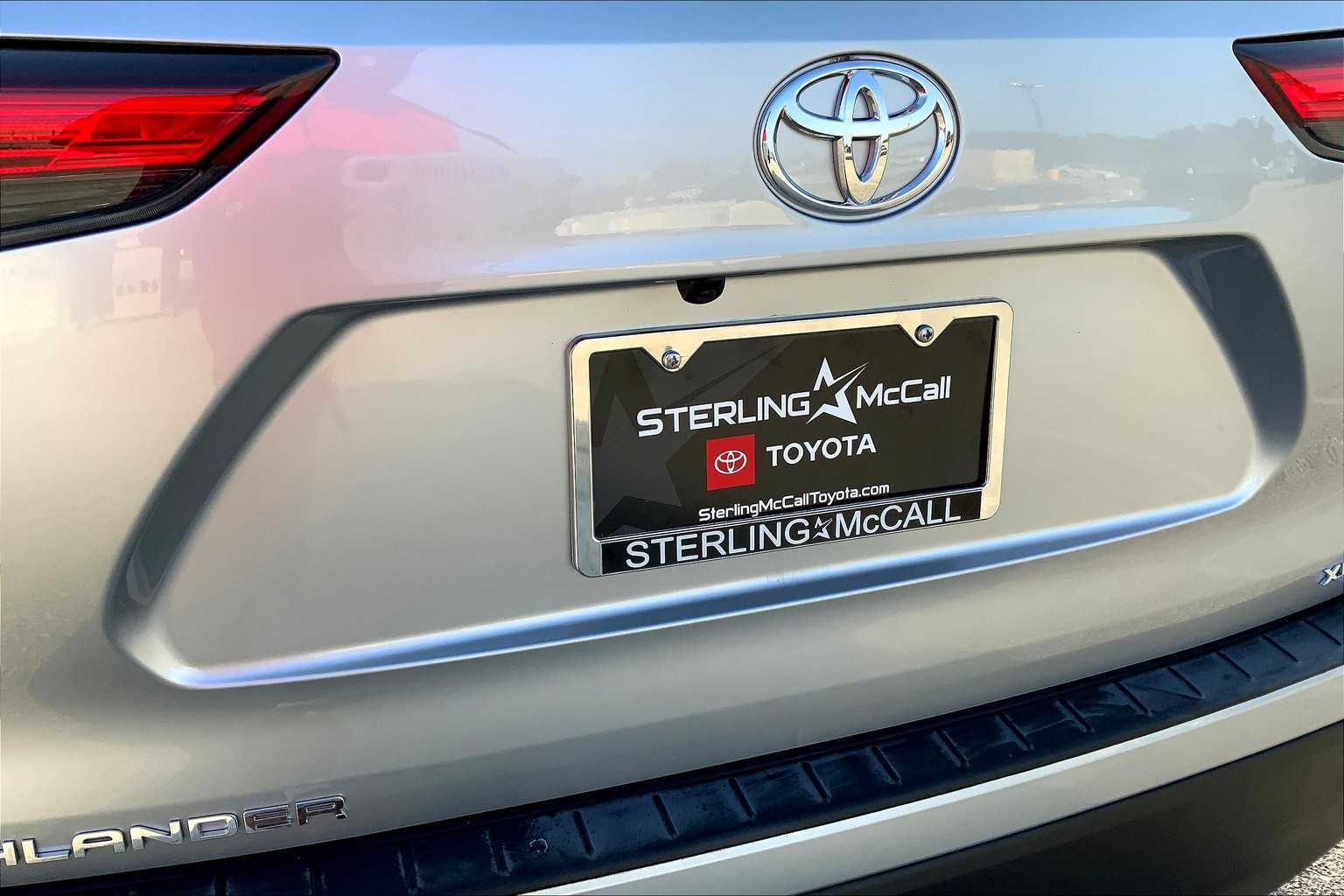 2022 Toyota Highlander XLE Celestial Silver Metallic at AutoNation Toyota Gulf Fwy