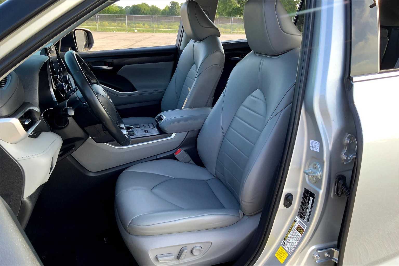 2022 Toyota Highlander XLE Celestial Silver Metallic at AutoNation Toyota Gulf Fwy
