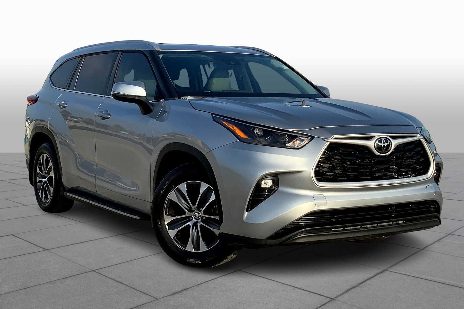 2022 Toyota Highlander XLE Celestial Silver Metallic at AutoNation Toyota Gulf Fwy