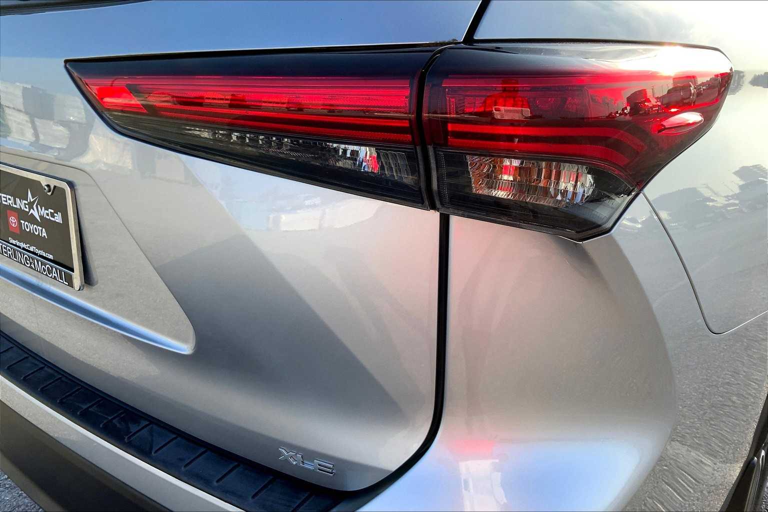 2022 Toyota Highlander XLE Celestial Silver Metallic at AutoNation Toyota Gulf Fwy