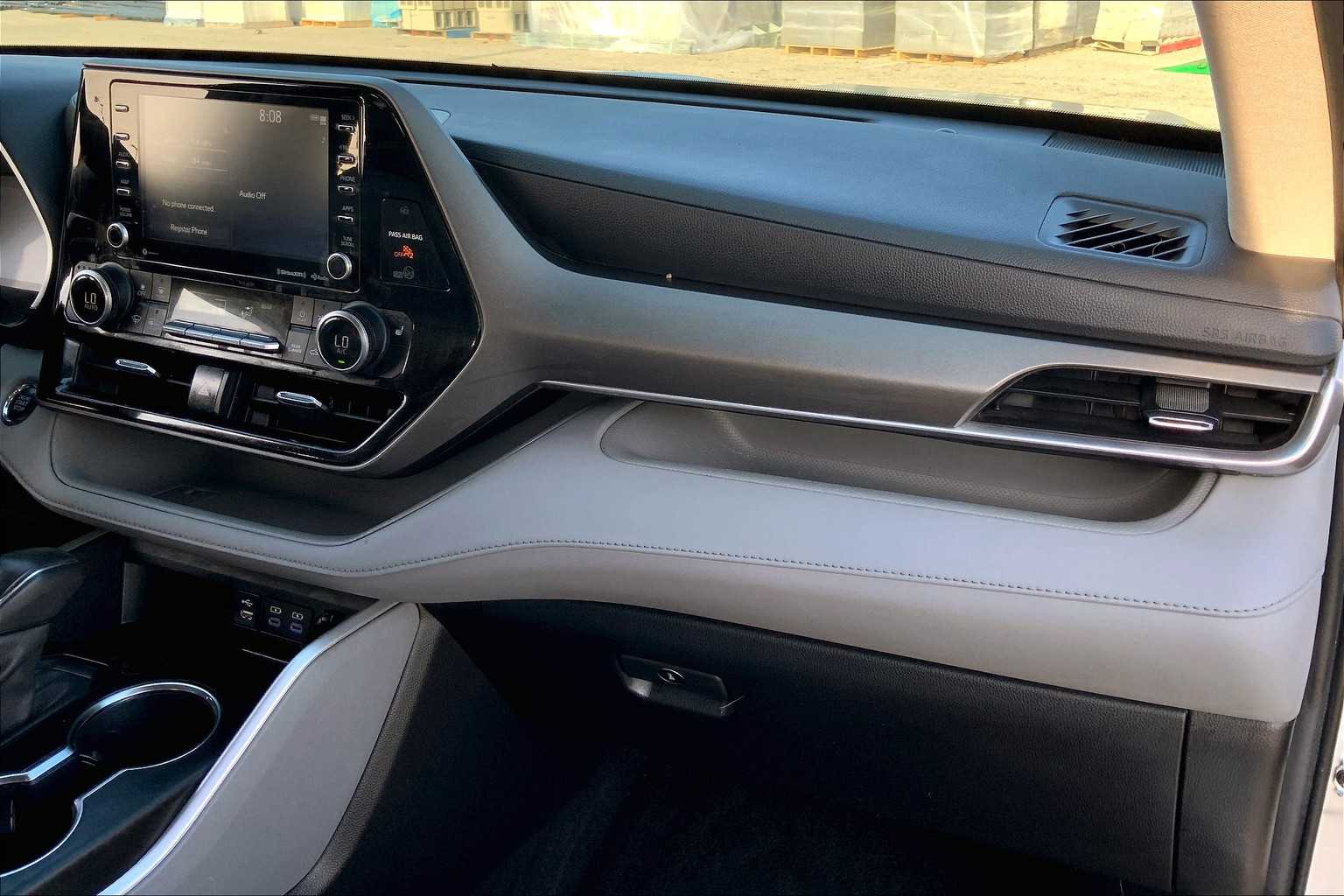 2022 Toyota Highlander XLE Celestial Silver Metallic at AutoNation Toyota Gulf Fwy