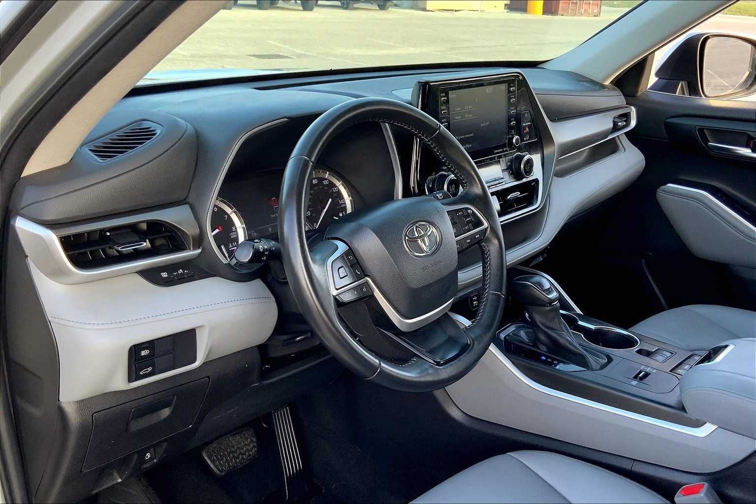 2022 Toyota Highlander XLE Celestial Silver Metallic at AutoNation Toyota Gulf Fwy