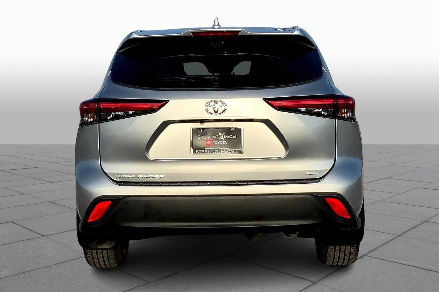 2022 Toyota Highlander XLE Celestial Silver Metallic at AutoNation Toyota Gulf Fwy