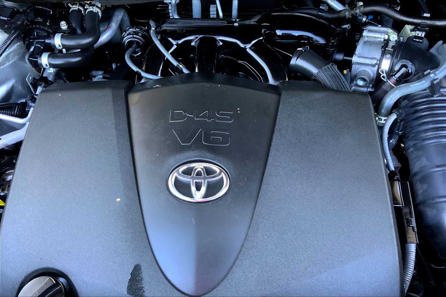 2022 Toyota Highlander XLE Celestial Silver Metallic at AutoNation Toyota Gulf Fwy