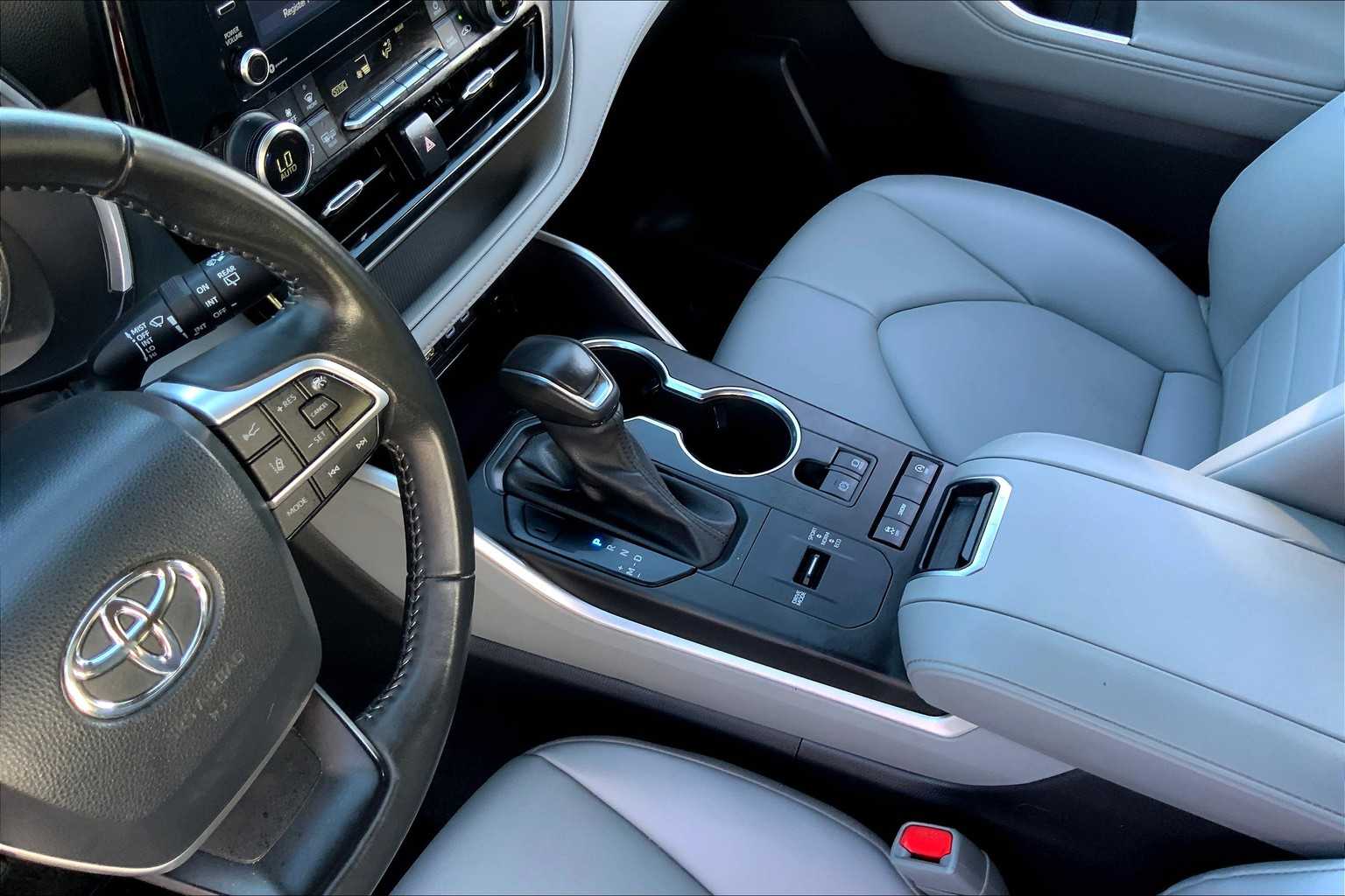 2022 Toyota Highlander XLE Celestial Silver Metallic at AutoNation Toyota Gulf Fwy