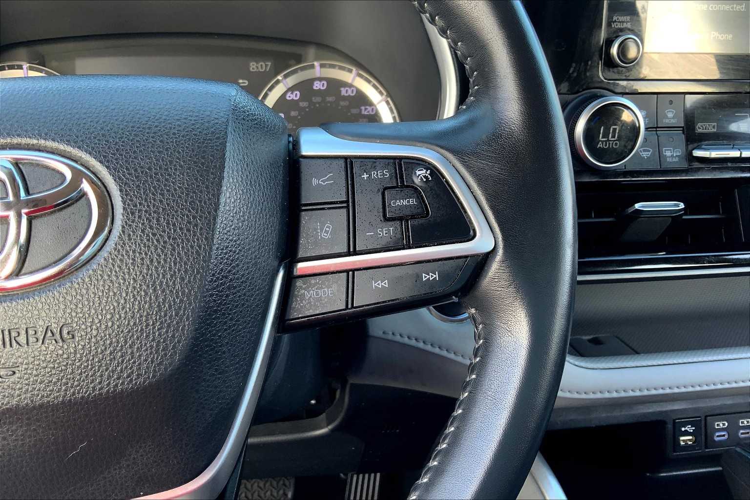 2022 Toyota Highlander XLE Celestial Silver Metallic at AutoNation Toyota Gulf Fwy