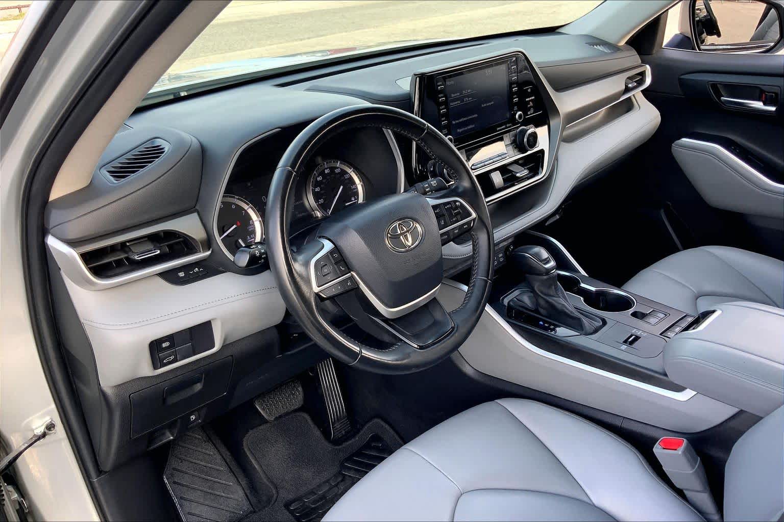 2022 Toyota Highlander XLE Celestial Silver Metallic at Group 1 Toyota Southwest