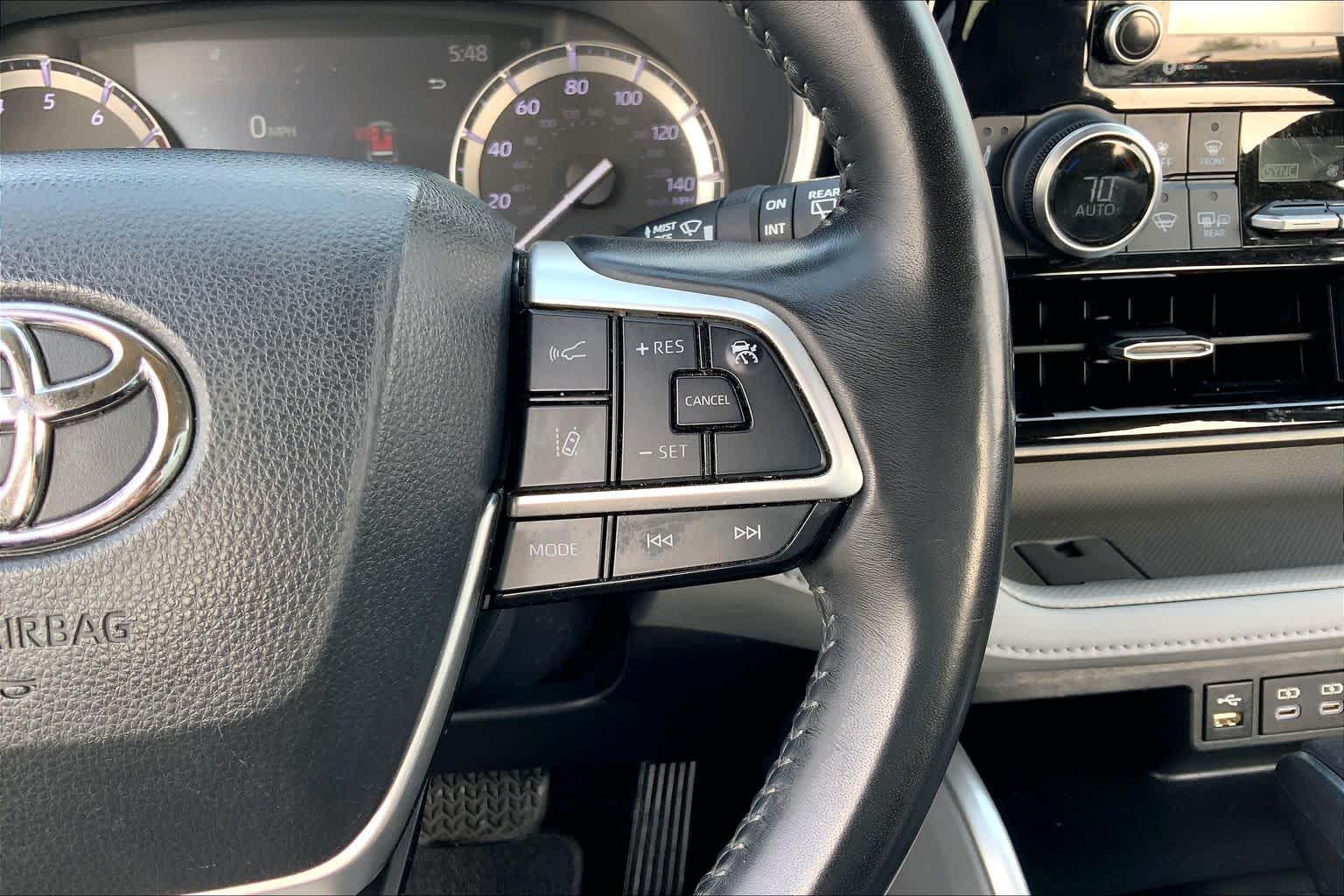 2022 Toyota Highlander XLE Celestial Silver Metallic at Group 1 Toyota Southwest