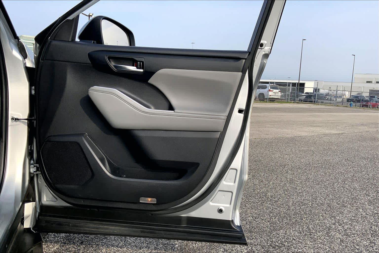 2022 Toyota Highlander XLE Celestial Silver Metallic at Group 1 Toyota Southwest