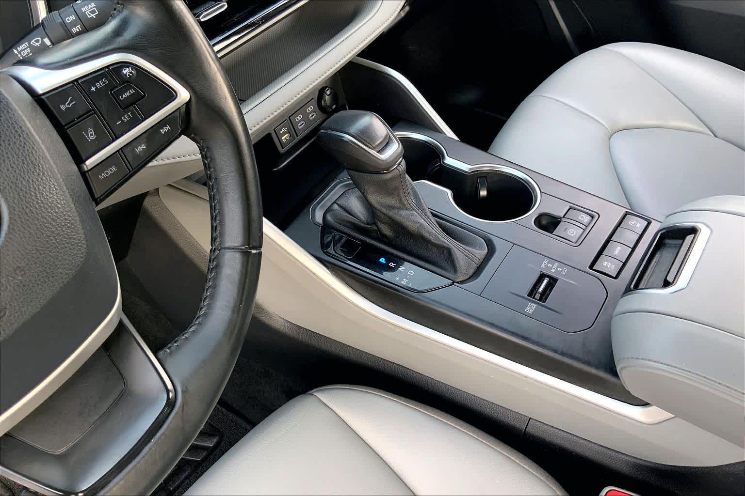 2022 Toyota Highlander XLE Celestial Silver Metallic at Group 1 Toyota Southwest