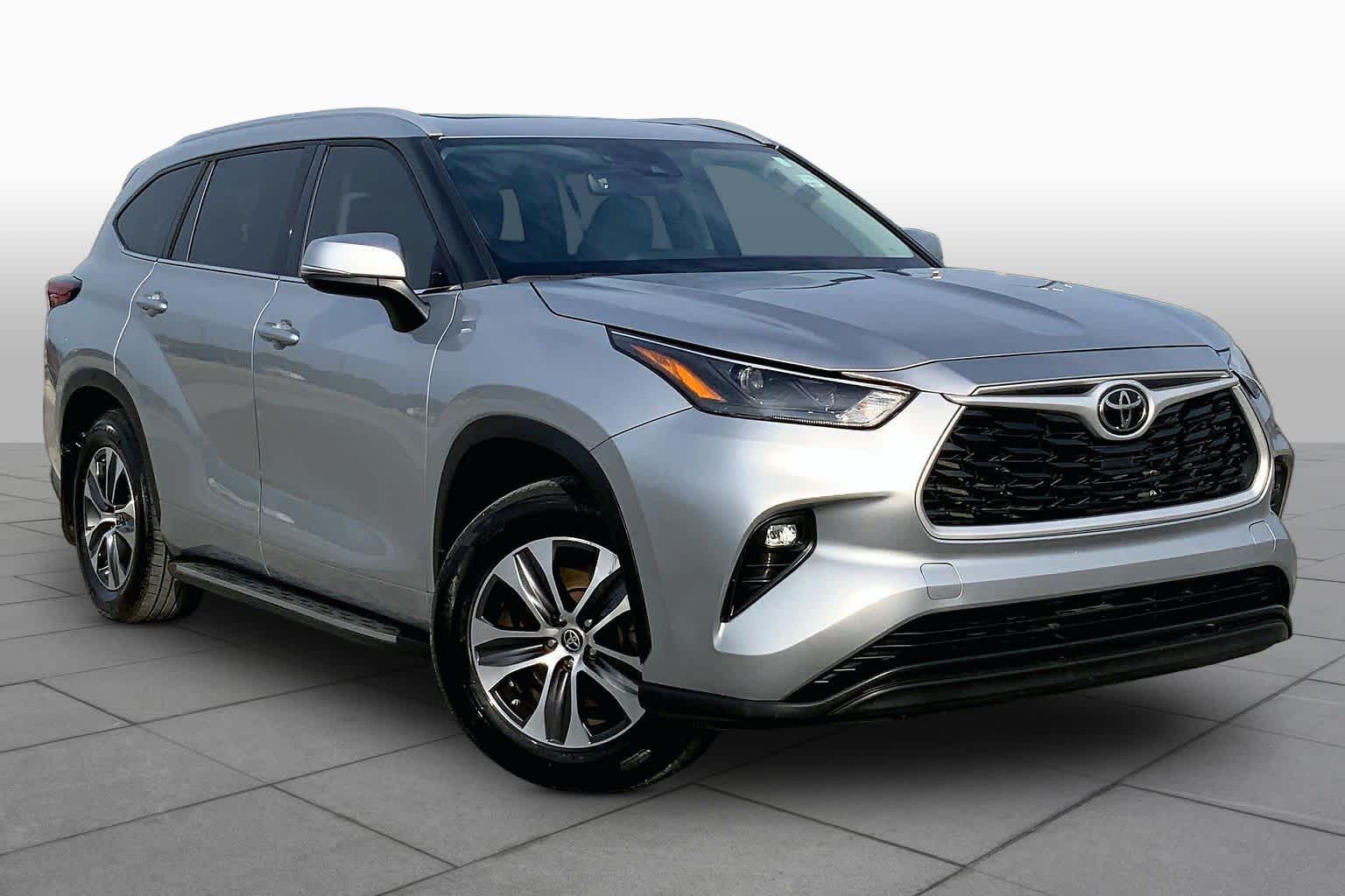 2022 Toyota Highlander XLE Celestial Silver Metallic at Group 1 Toyota Southwest