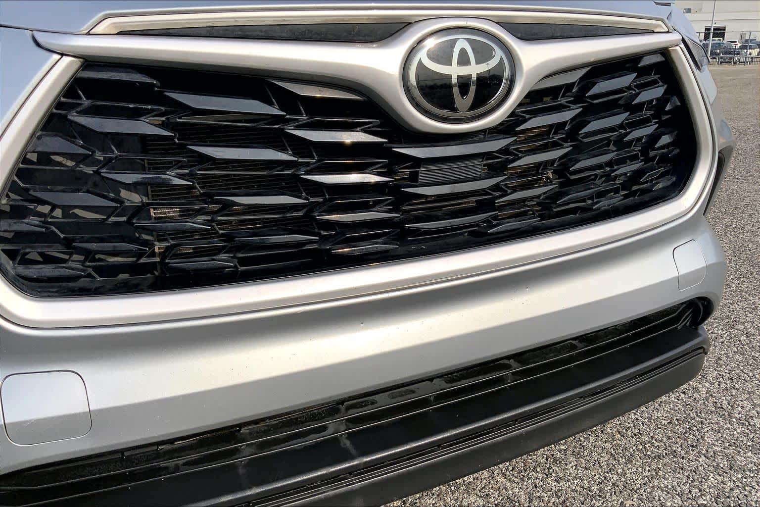 2022 Toyota Highlander XLE Celestial Silver Metallic at Group 1 Toyota Southwest