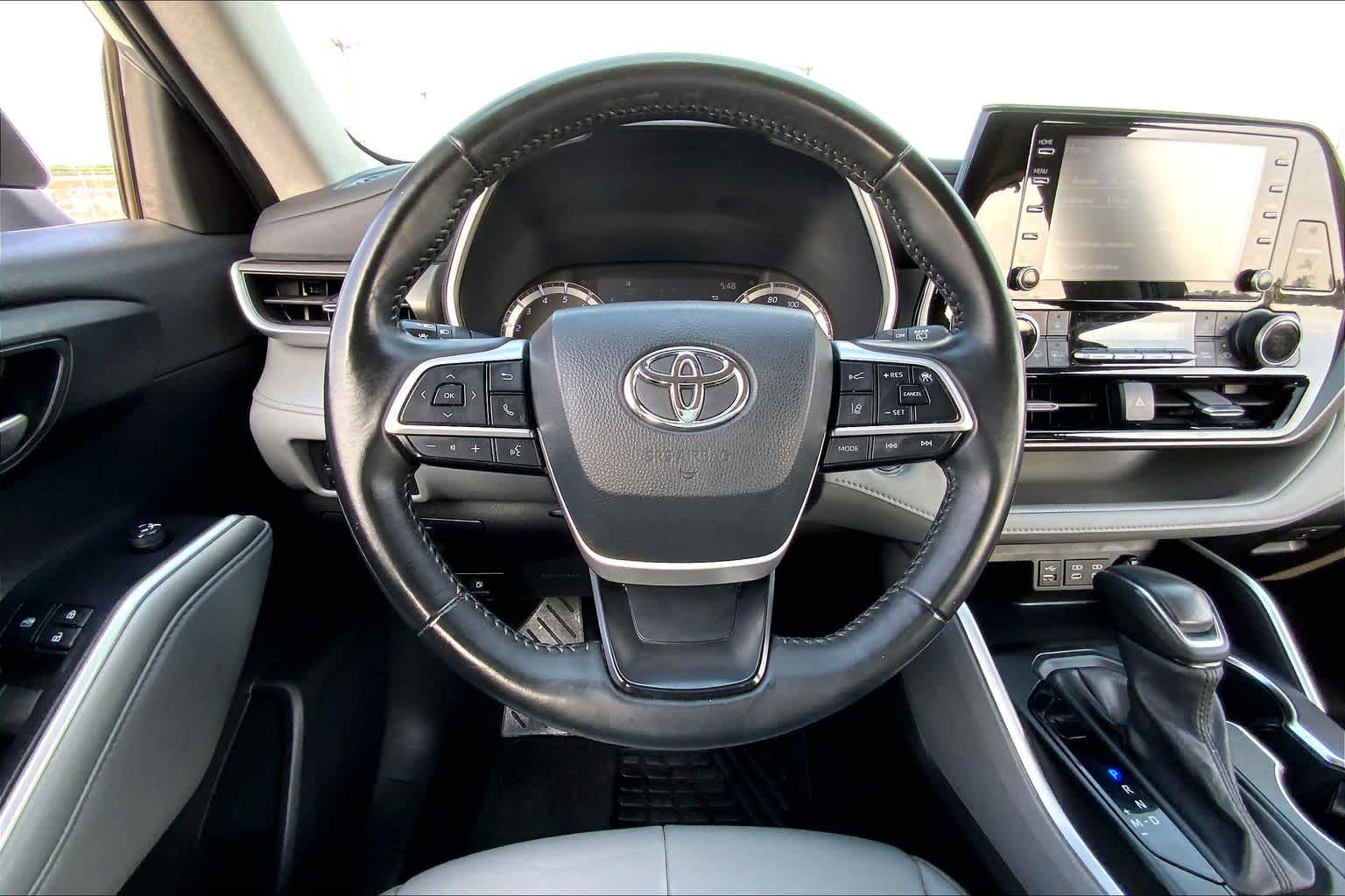 2022 Toyota Highlander XLE Celestial Silver Metallic at Group 1 Toyota Southwest