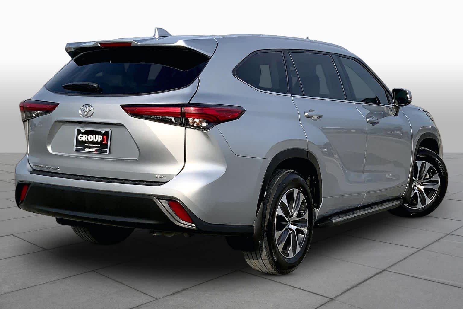 2022 Toyota Highlander XLE Celestial Silver Metallic at Group 1 Toyota Southwest
