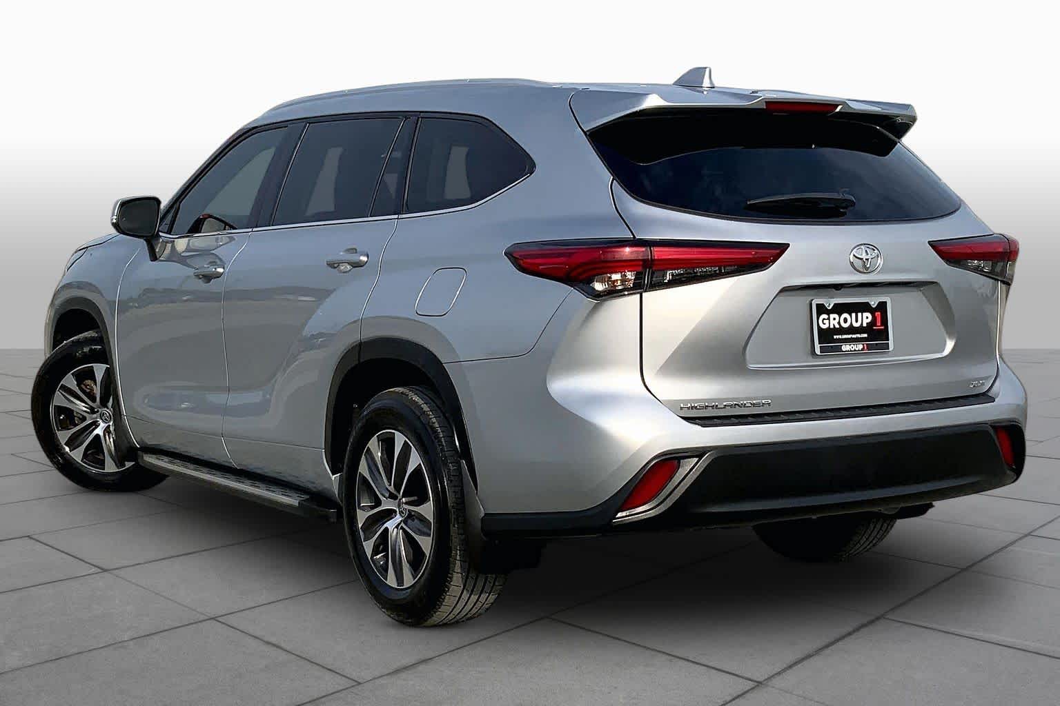 2022 Toyota Highlander XLE Celestial Silver Metallic at Group 1 Toyota Southwest