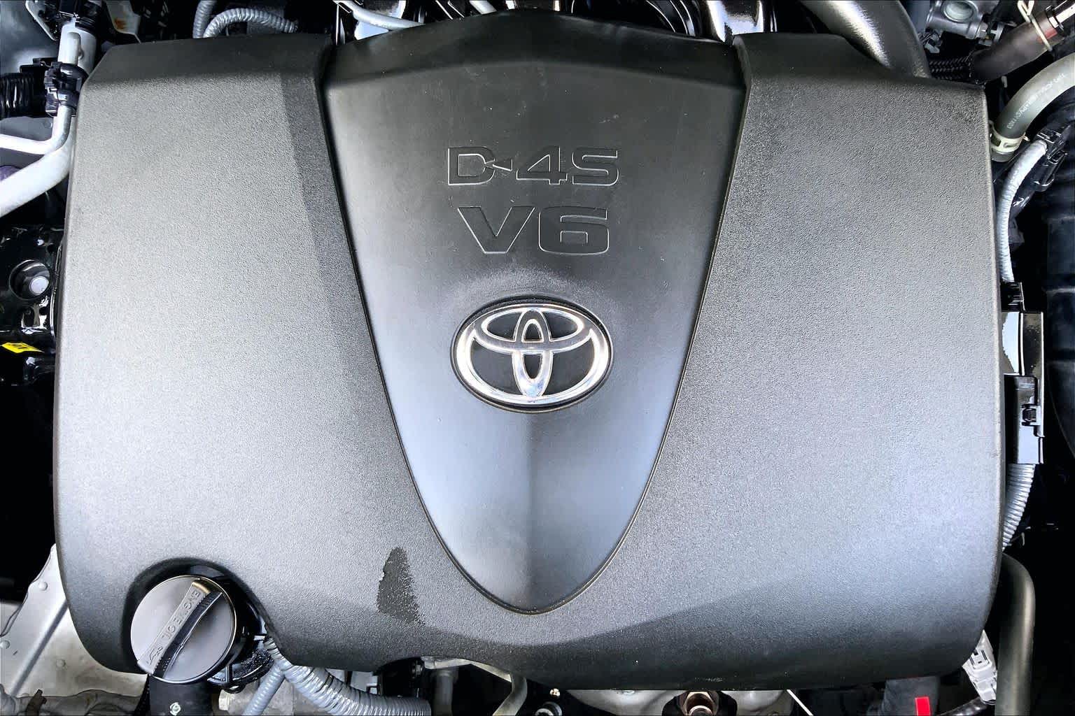 2022 Toyota Highlander XLE Celestial Silver Metallic at Group 1 Toyota Southwest