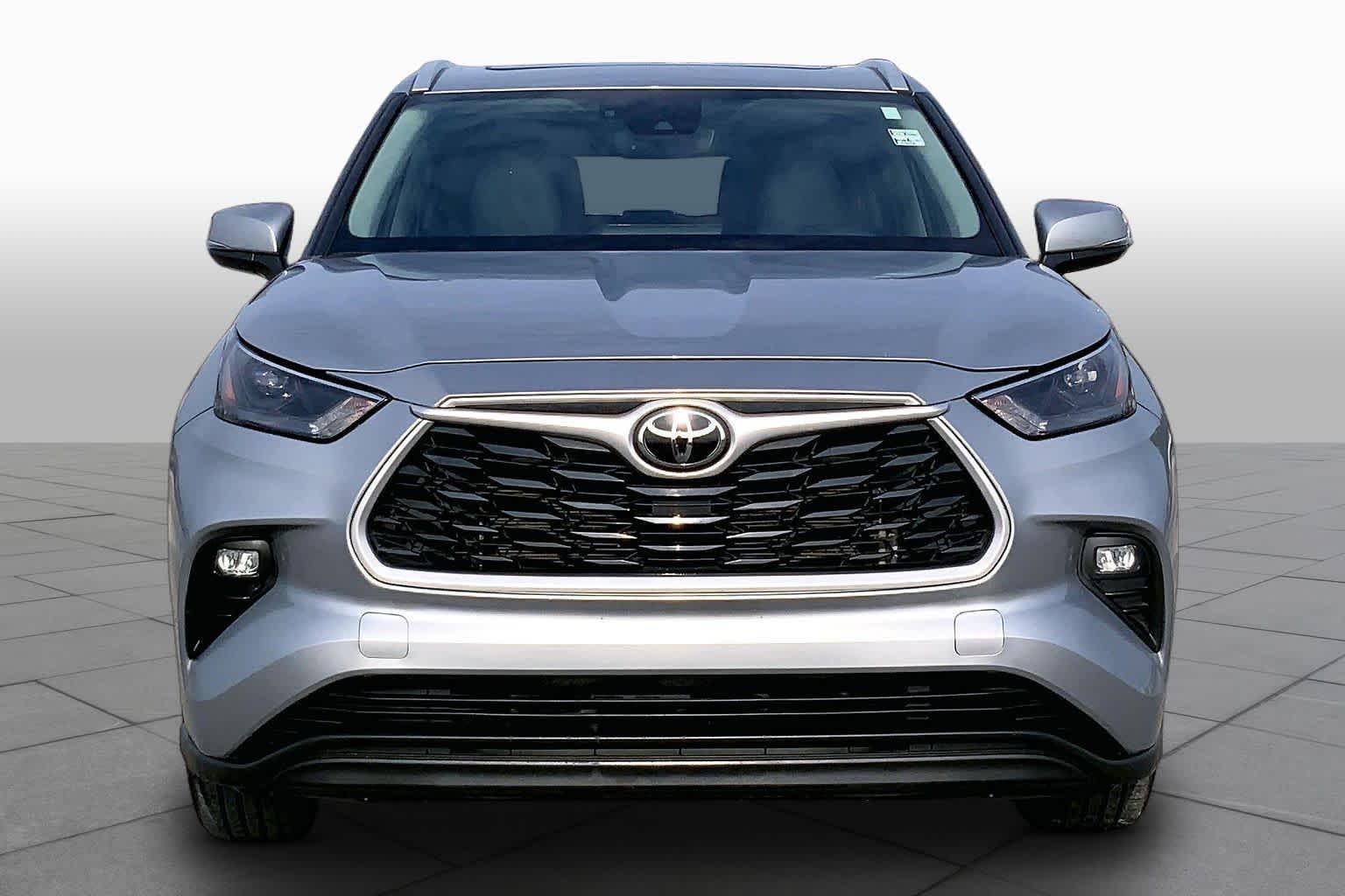2022 Toyota Highlander XLE Celestial Silver Metallic at Group 1 Toyota Southwest