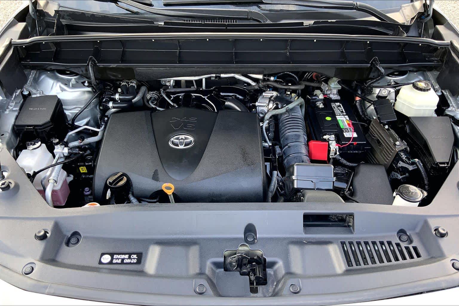 2022 Toyota Highlander XLE Celestial Silver Metallic at Group 1 Toyota Southwest