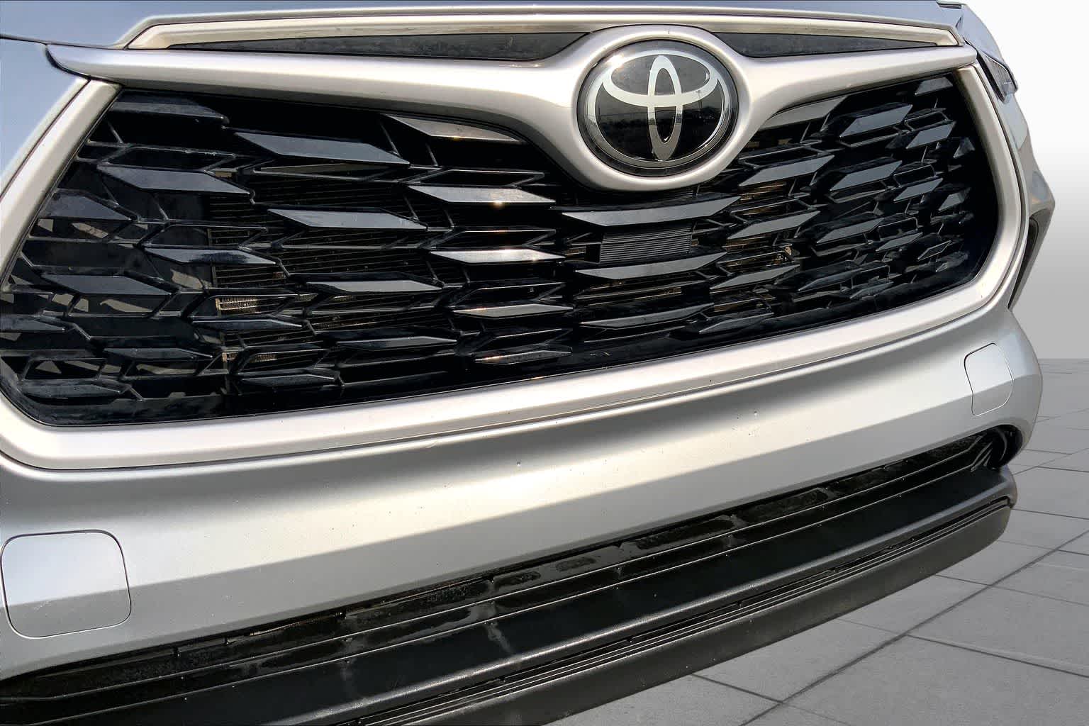 2022 Toyota Highlander XLE Celestial Silver Metallic at AutoNation Toyota Gulf Fwy