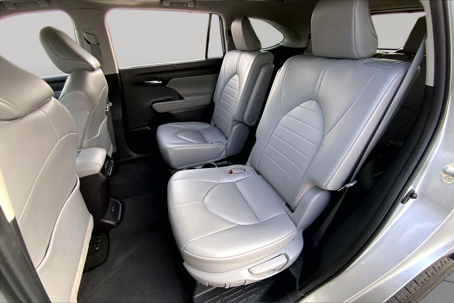 2022 Toyota Highlander XLE Celestial Silver Metallic at AutoNation Toyota Gulf Fwy
