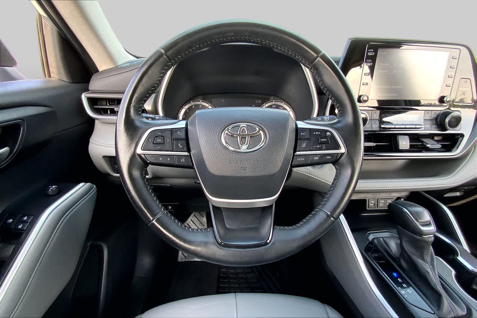 2022 Toyota Highlander XLE Celestial Silver Metallic at AutoNation Toyota Gulf Fwy