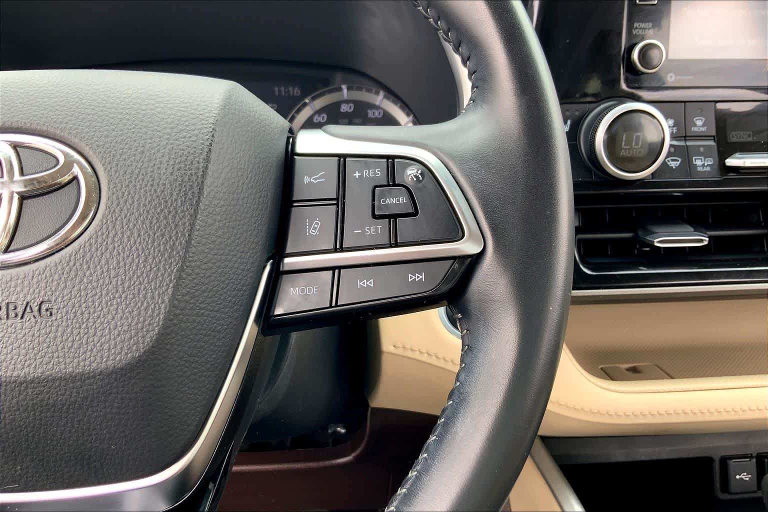 2021 Toyota Highlander XLE Ruby Flare Pearl at AutoNation Toyota Gulf Fwy