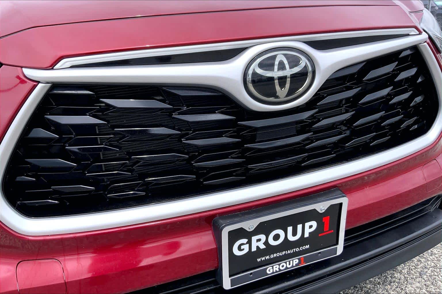 2021 Toyota Highlander XLE Ruby Flare Pearl at AutoNation Toyota Gulf Fwy