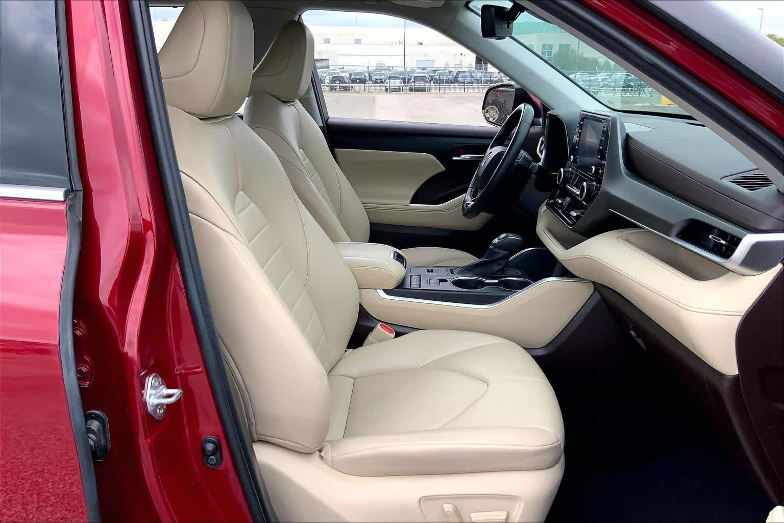 2021 Toyota Highlander XLE Ruby Flare Pearl at AutoNation Toyota Gulf Fwy